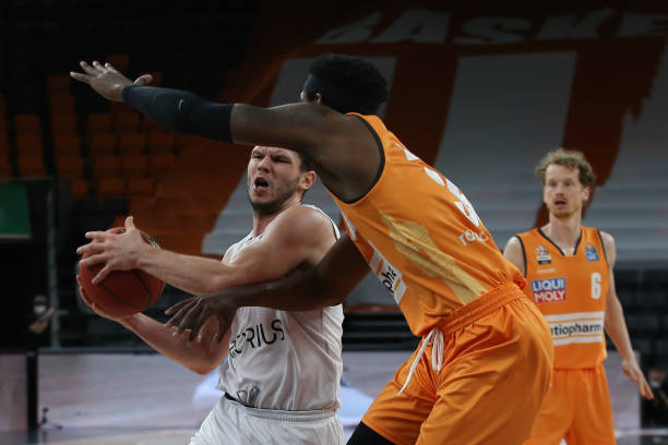 她所在的深 她所在的深