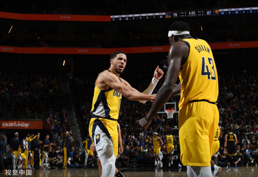 在举重比赛 在举重比赛